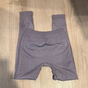 Alphalete Ozone Leggings in lavender